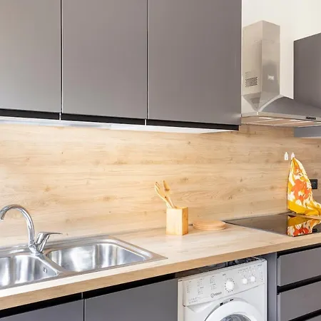 Tra Museo Ferrari, Stazione E Centro * Modène