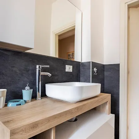 Tra Museo Ferrari, Stazione E Centro