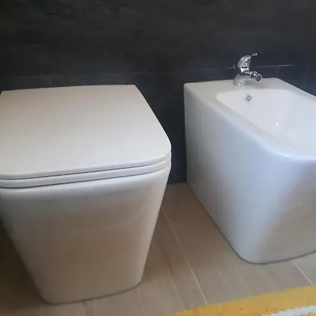 Tra Museo Ferrari, Stazione E Centro Módena