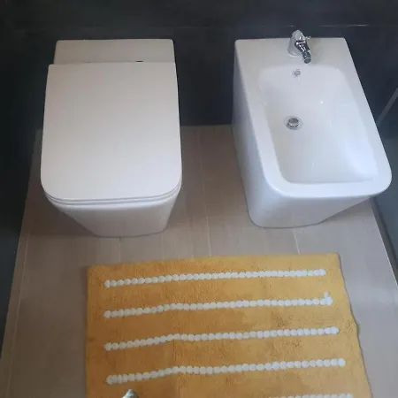 Tra Museo Ferrari, Stazione E Centro