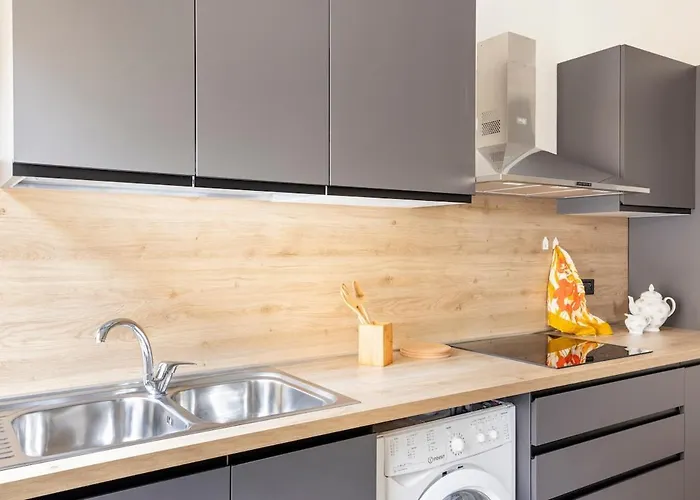 Tra Museo Ferrari, Stazione E Centro * Modena