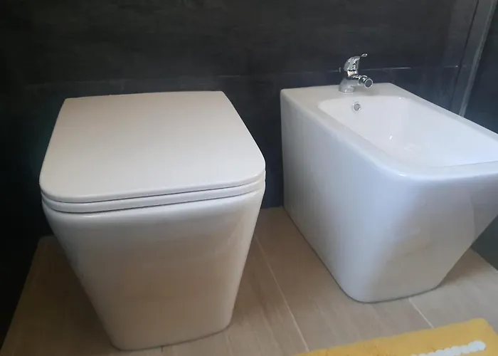 Tra Museo Ferrari, Stazione E Centro Modena